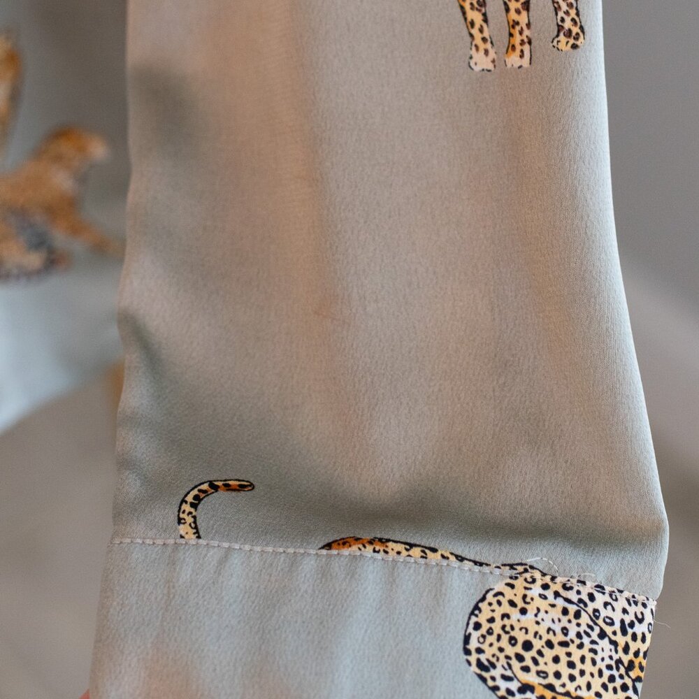 Umgee (Boutique) Sage Green Jungle Cat Blouse Size L - Picture 7 of 14